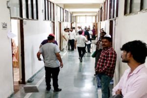 30 हजार रुपये की रिश्वत लेते क्लर्क गिरफ्तार, एसीबी ने की कार्रवाई