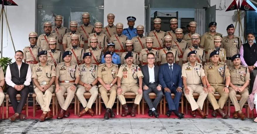 78वें RR बैच के 21 IPS ट्रेनी से मिले DGP नलिन प्रभात, सुरक्षा चुनौतियों पर किया संवाद