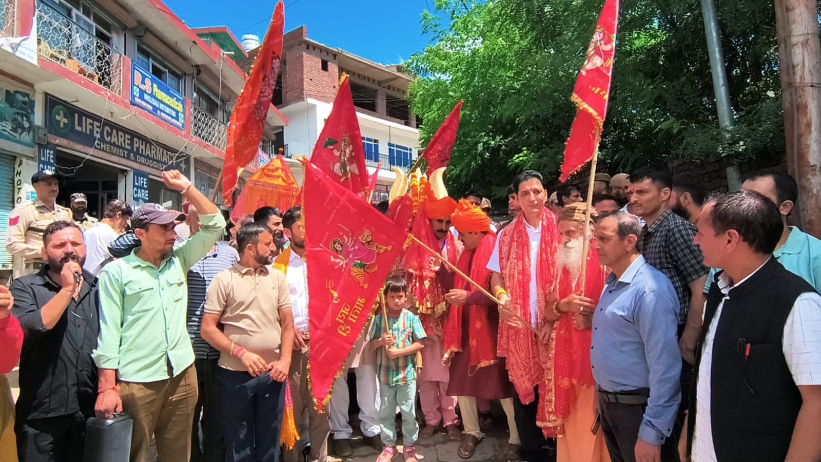 शक्ति राज परिहार ने रुद्र गंगा यात्रा को दिखाई हरी झंडी, यात्री शेड के लिए ₹15 लाख देने की घोषणा की