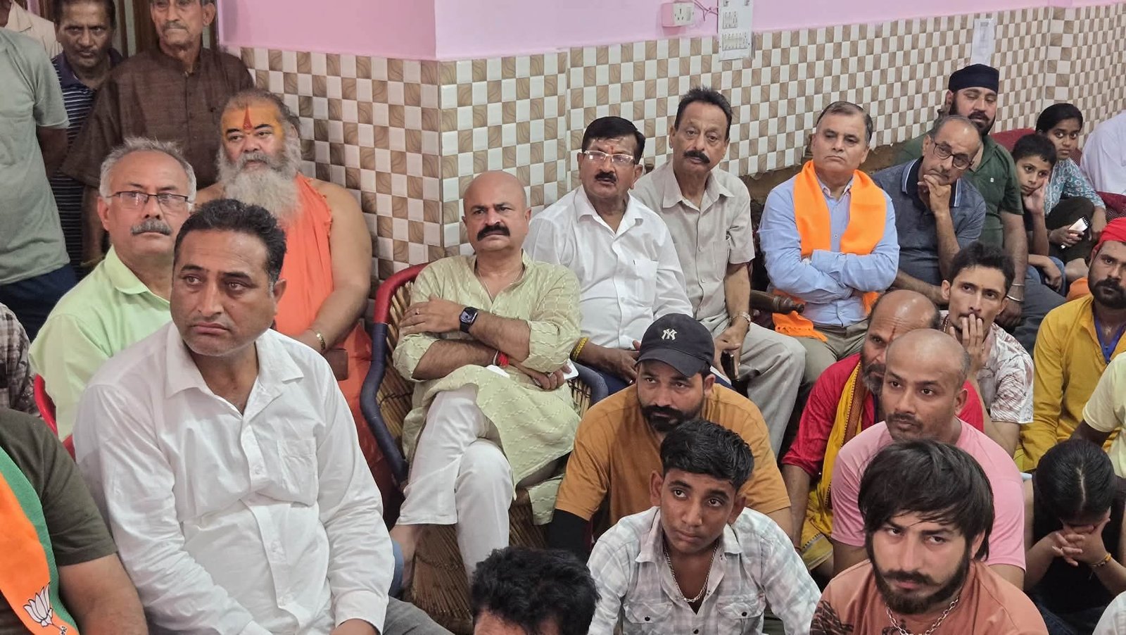 पुरानी मंडी के श्री राम मंदिर में गूंजा ‘मन की बात’, BJP कार्यकर्ताओं और लोगों ने सुना पीएम मोदी का 136वां एपिसोड