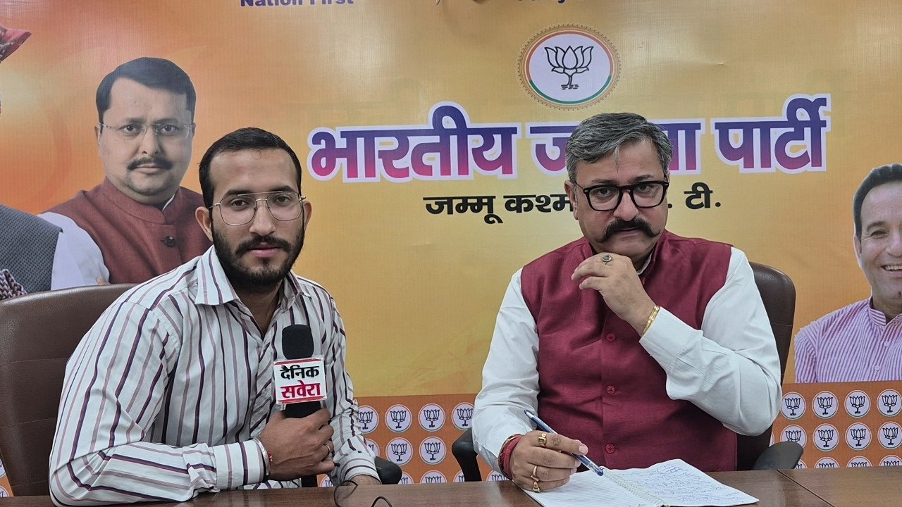 किताब विवाद पर BJP ने एजुकेशन मिनिस्टर सकीना इटू के इस्तीफे की मांग की