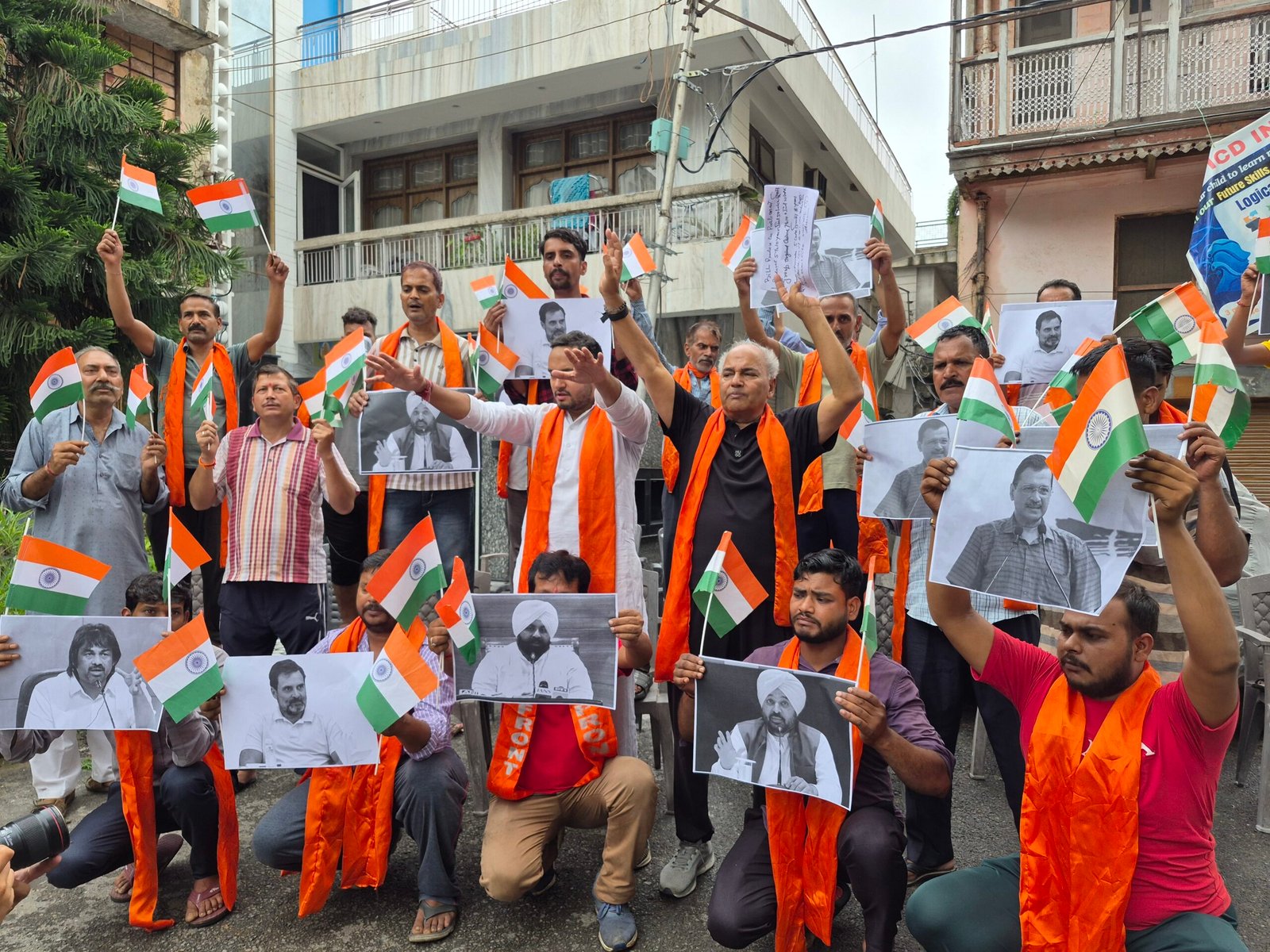 जम्मू: डोगरा फ्रंट शिवसेना का प्रदर्शन, पेपर लीक मामलों में समान कार्रवाई की मांग