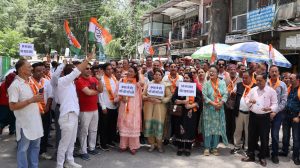 कुल्लू के ढालपुर में कांग्रेस ने किया विरोध प्रदर्शन, राम मंदिर चंदा चोरी की निष्पक्ष जांच की मांग
