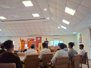 युवा आपदा मित्र स्वयंसेवकों को बांटे प्रमाण-पत्र और आपदा मित्र किट