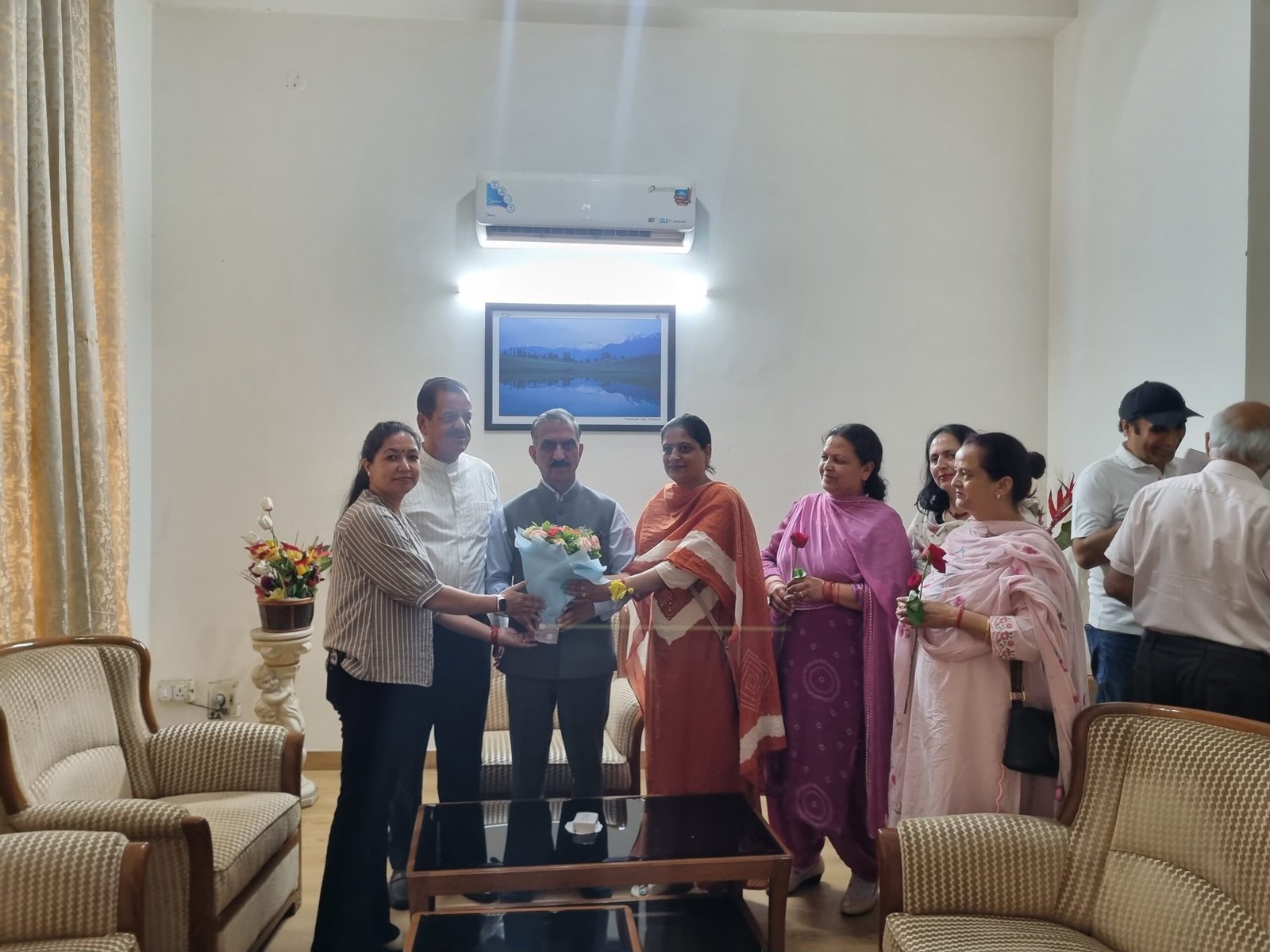 Himachal: मुख्यमंत्री सुक्खू से मिली नगर परिषद कुल्लू की नई टीम, शहर के विकास को मिलेगा पूरा सहयोग