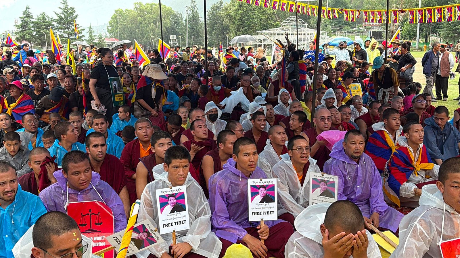 Kullu: ढालपुर में गूंजा तिब्बत की आजादी का मुद्दा, तिब्बती युवाओं ने चीन के खिलाफ किया प्रदर्शन