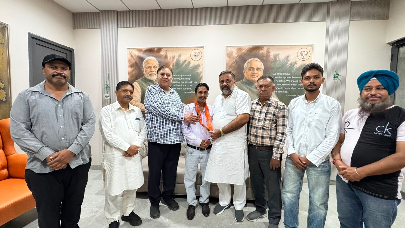लुधियाना में कांग्रेस को बड़ा झटका, नेता अनिल खटवाल अपने साथियों के साथ थामा बीजेपी का दामन