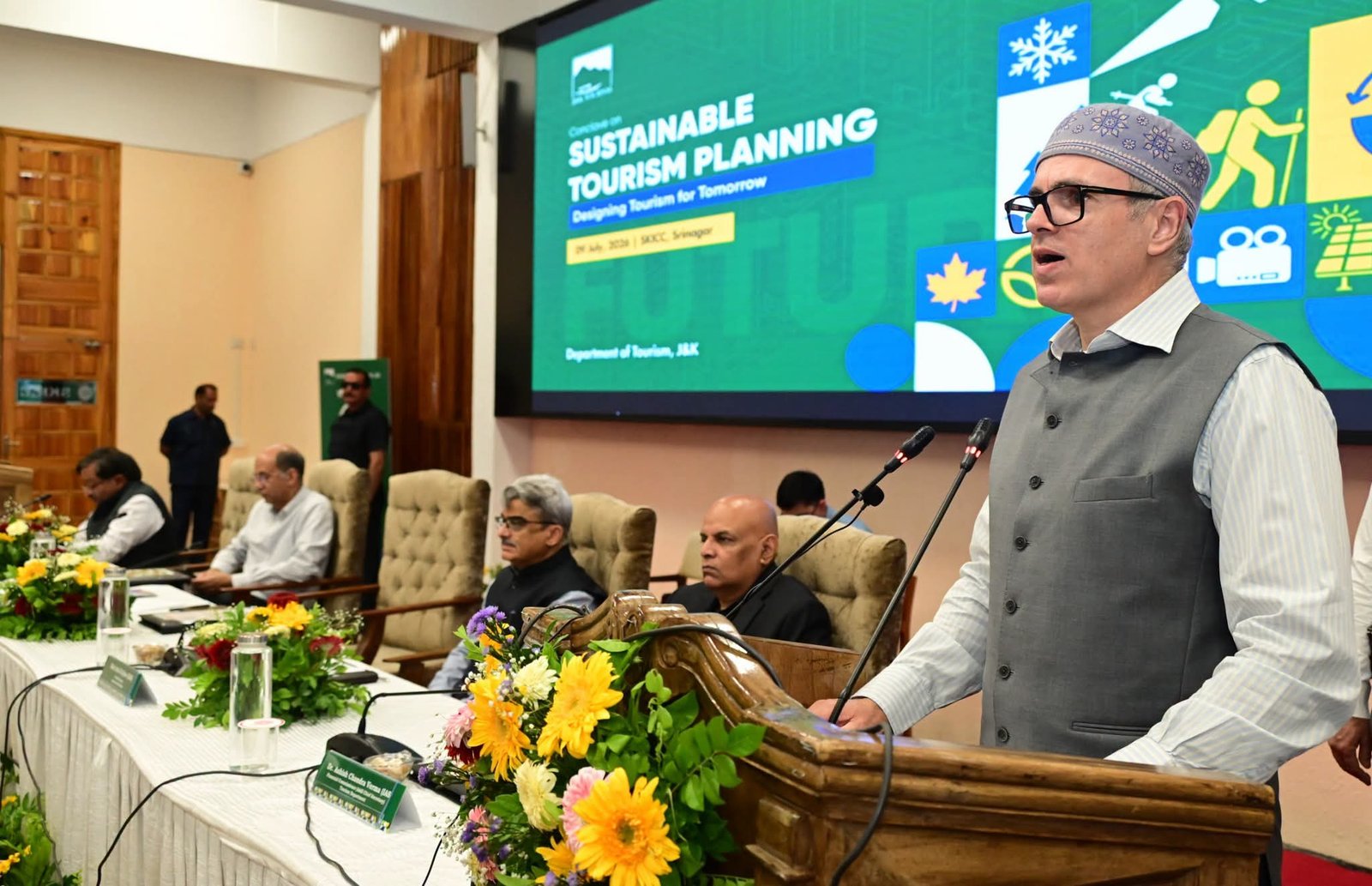 J&K: CM उमर अब्दुल्ला ने वॉल्यूम-ड्रिवन से वैल्यू-बेस्ड टूरिज्म की ओर बदलाव का किया आह्वान