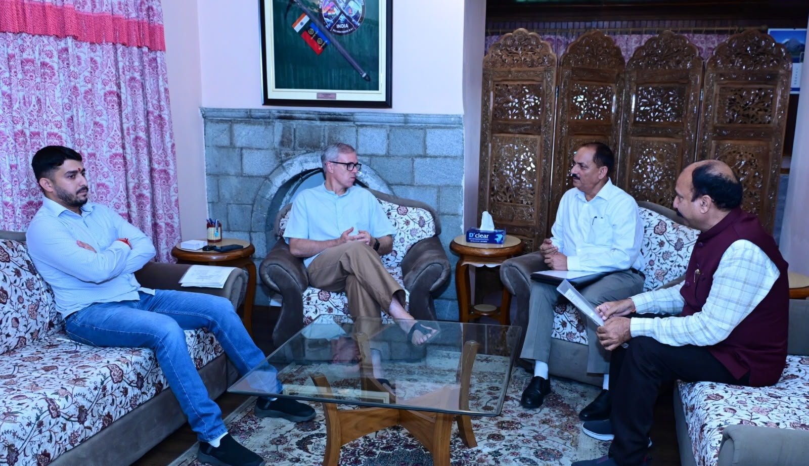 CM उमर अब्दुल्ला ने राबिता में जन प्रतिनिधियों और डेलीगेशन से की मुलाकात, विकास और जन कल्याण के मुद्दों की समीक्षा की