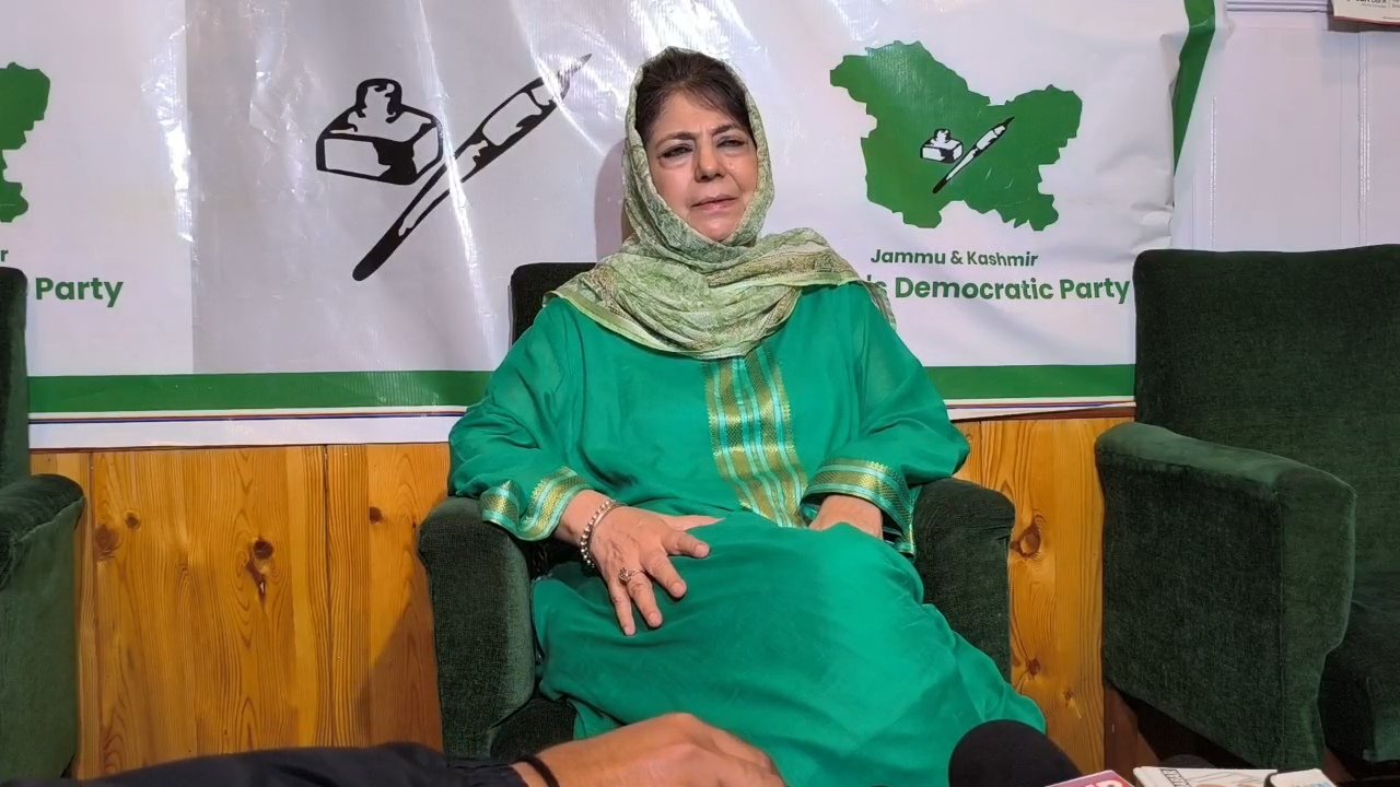 बातचीत से कश्मीर मुद्दे का हल PDP का मुख्य कमिटमेंट है: महबूबा मुफ्ती