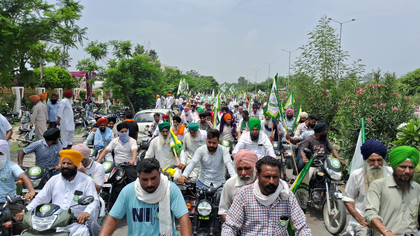भाकियू एकता ने देश बचाओ मोर्चा के तहत निकाला मोटरसाइकिल मार्च, अमृतसर से हुआ शुरू