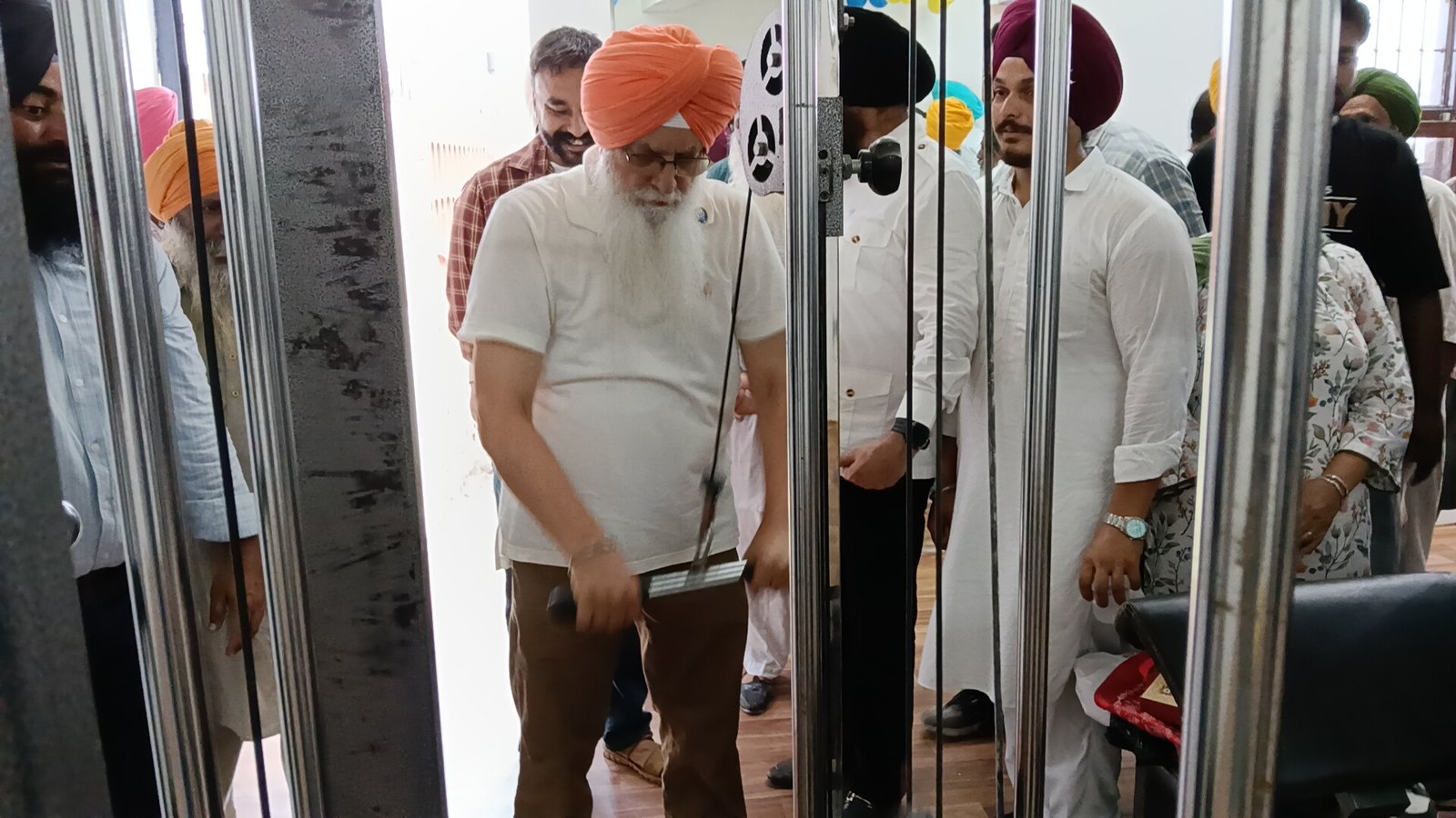 आम आदमी पार्टी के MLA डॉ. निज्जर ने सुल्तानविंड गांव में किया जिम का उद्घाटन