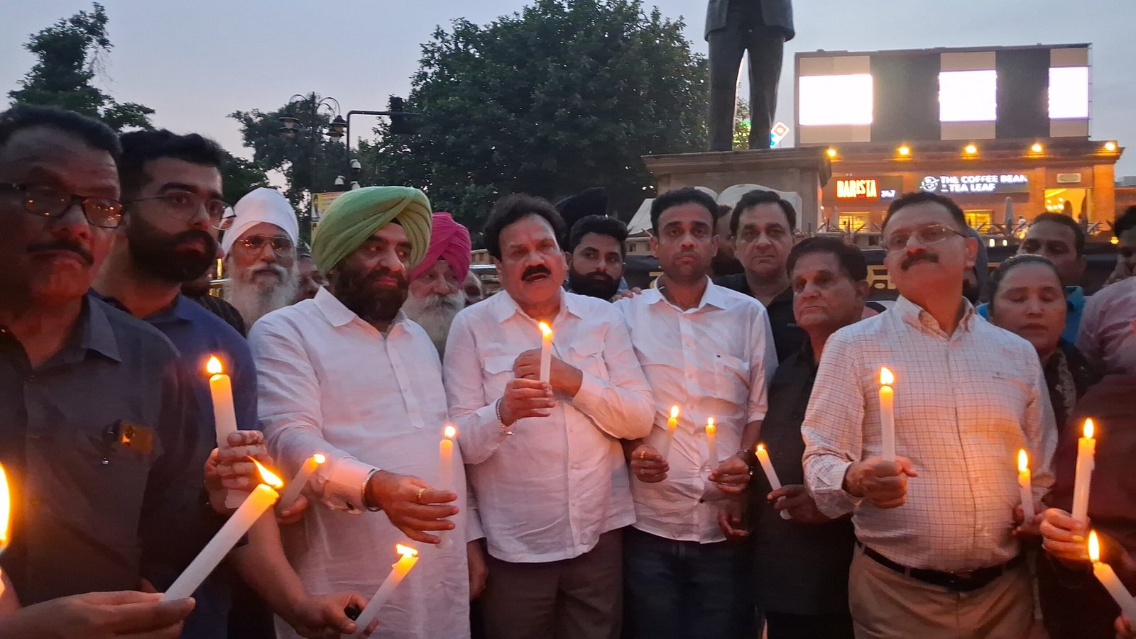 धर्मेंद्र प्रधान के इस्तीफे के बाद कांग्रेस ने निकला विजय मार्च, खुदकुशी करने वाले छात्रों को दी श्रद्धांजलि
