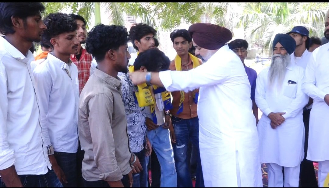 फरीदकोट में AAP की बढ़ी ताकत, युवाओं समेत 50 परिवार हुए पार्टी में शामिल
