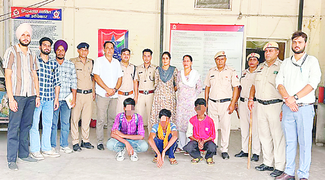 मजदूरी के लिए पंजाब ले जाए जा रहे 4 बच्चों का किया संयुक्त रेस्क्यू