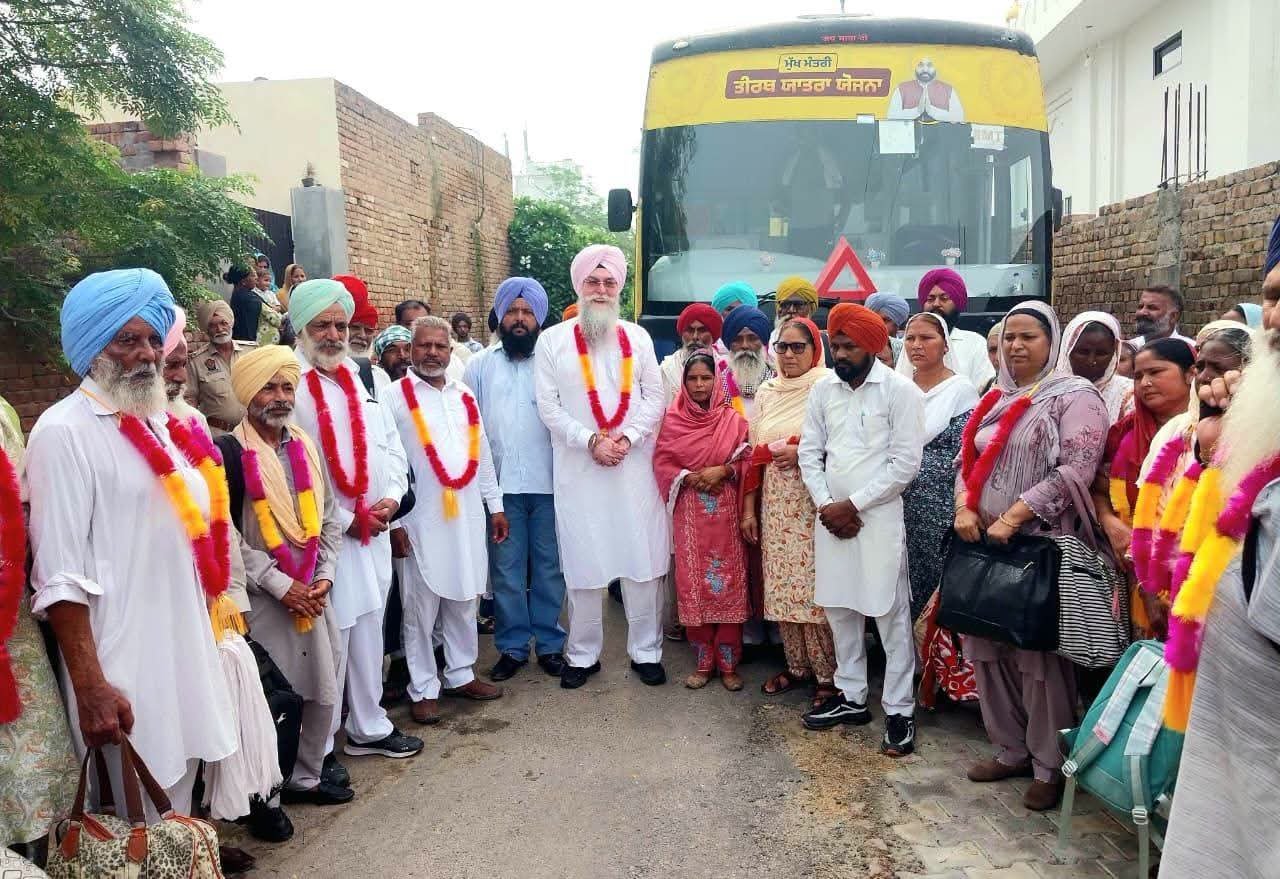 स्पीकर संधवां ने मुख्यमंत्री तीर्थ यात्रा स्कीम के तहत वाल्मीक चौक कोटकपूरा और गांव कोठे दीप सिंह से बसों को दी हरी झंडी