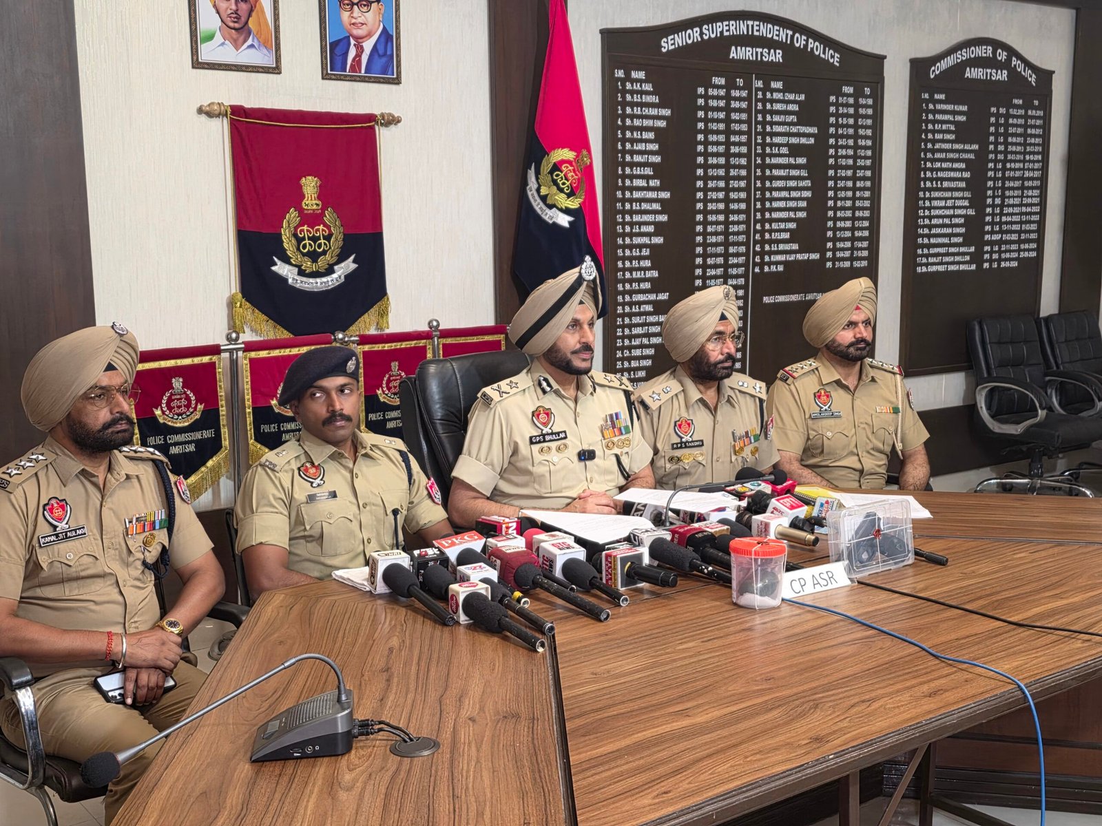 अमृतसर पुलिस ने ग्रेनेड और ग्लॉक पिस्टल समेत आरोपी को किया गिरफ्तार, बड़ी साजिश नाकाम