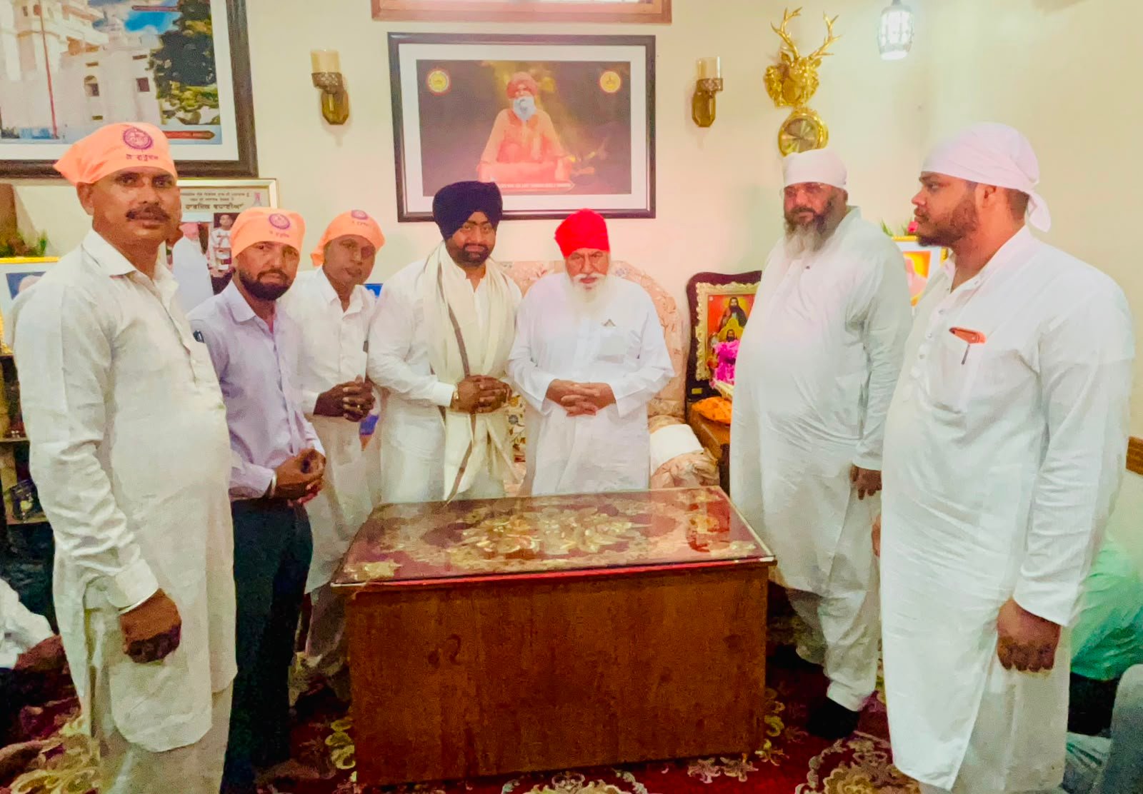 पद्म श्री से सम्मानित संत निरंजन दास जी का संगत द्वारा गर्मजोशी से किया गया स्वागत