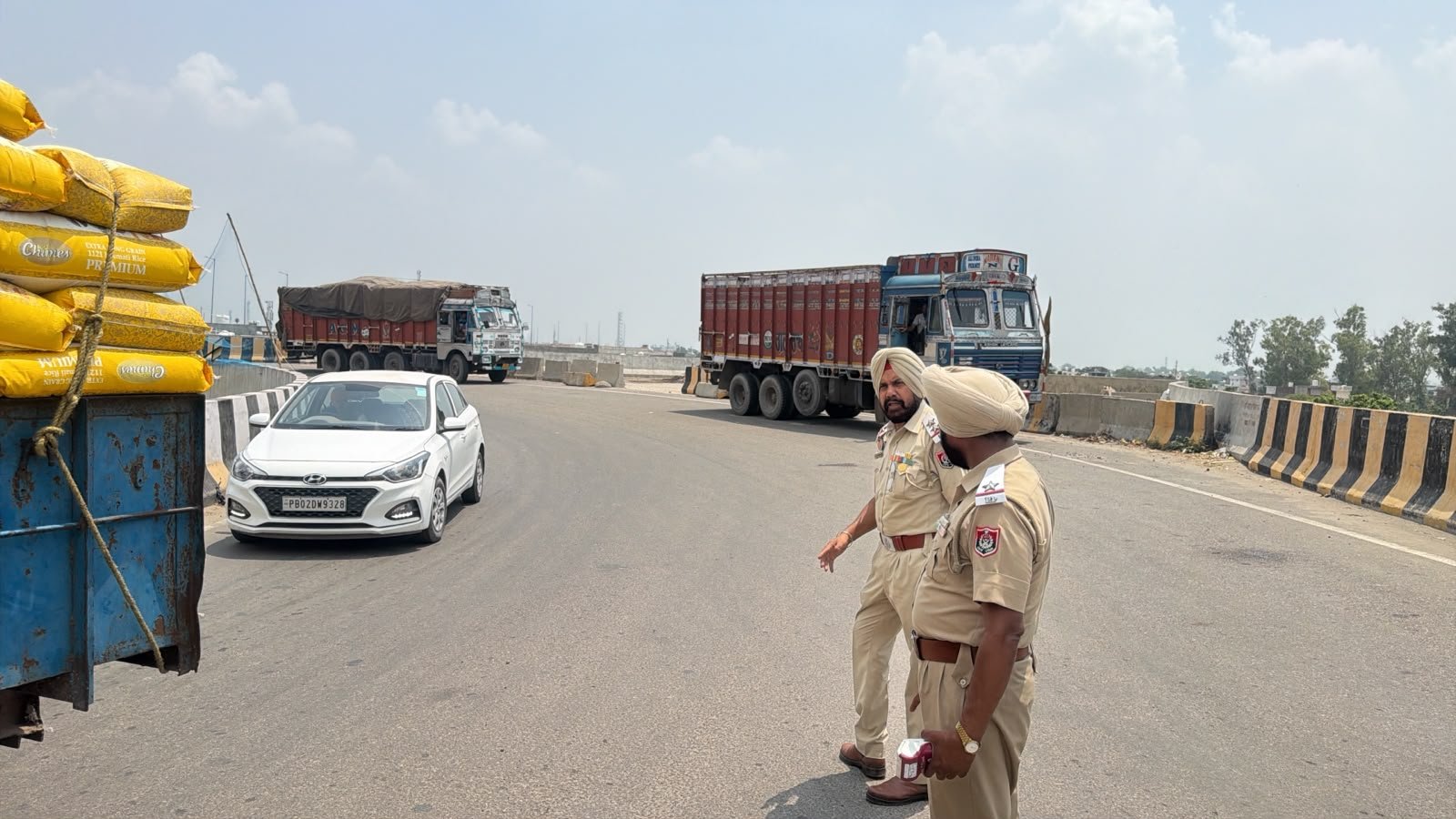 अमृतसर में ट्रैफिक पुलिस का विशेष अभियान, अवैध कब्जों पर कार्रवाई और नियम तोड़ने वालों के काटे चालान