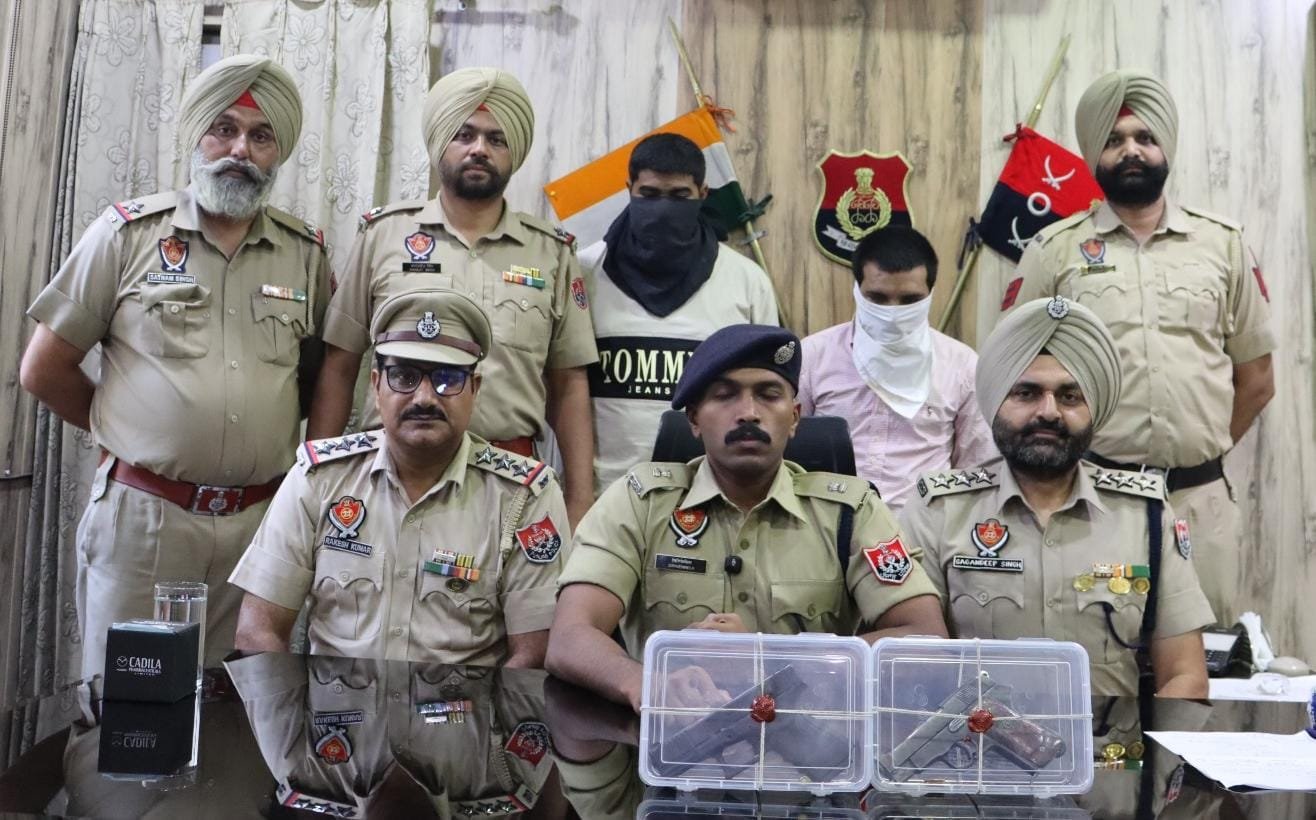 Amritsar: हत्या की कोशिश के आरोप में 2 गिरफ्तार, अवैध हथियार बरामद