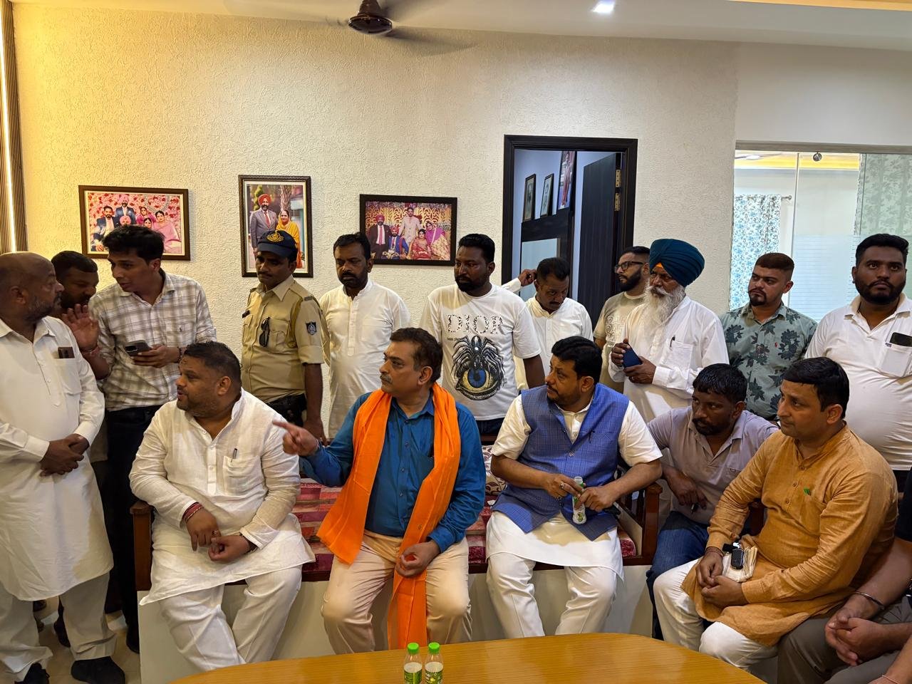 राष्ट्रीय मानवाधिकार आयोग के सदस्य प्रियंक कानूनगो ने अमृतसर के फतेहपुर में सुनीं जनसमस्याएं