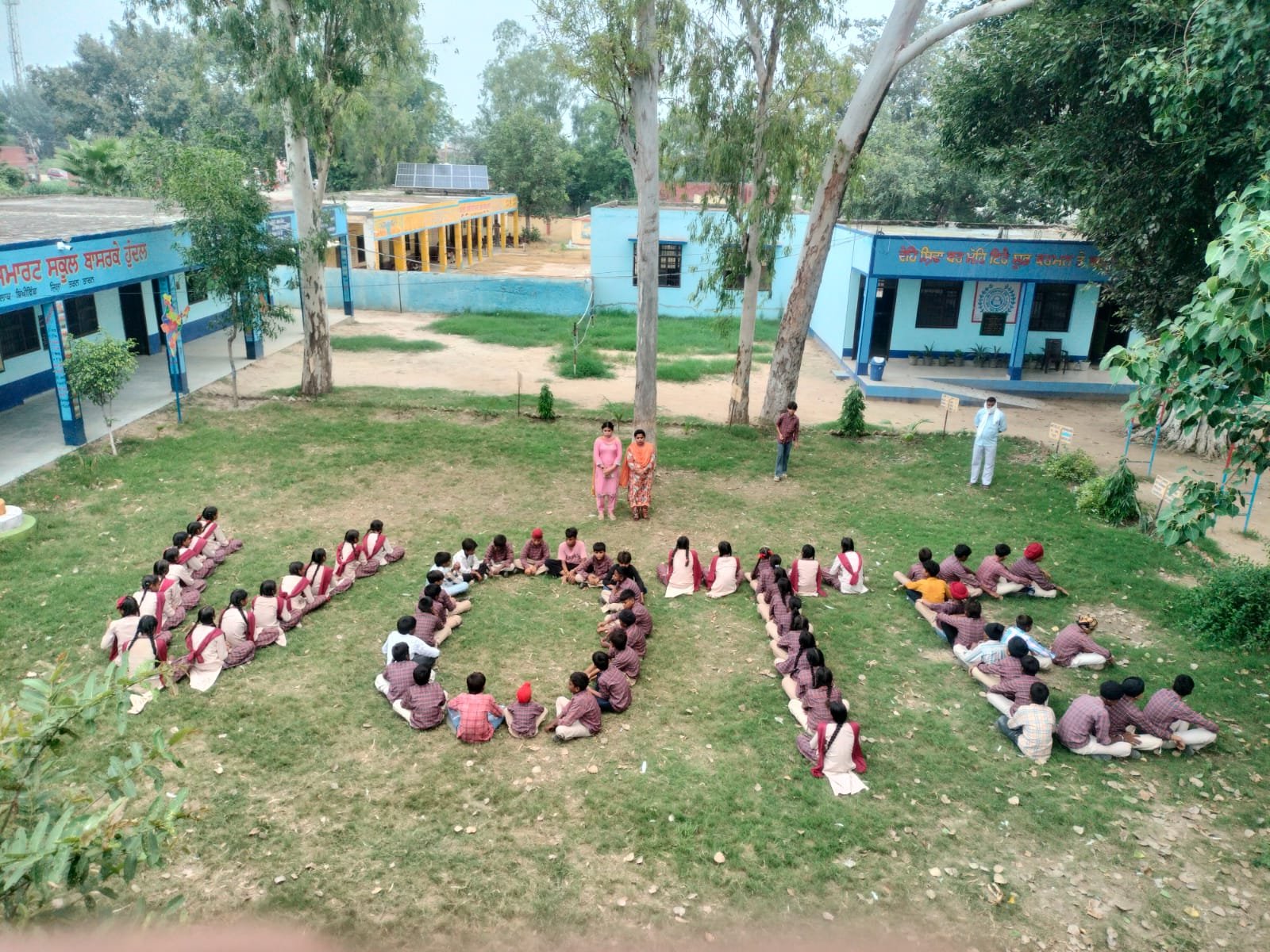 SIR 2026 अभियान: स्कूलों में छात्रों ने मानव श्रृंखला बनाकर दिया मतदाता जागरूकता का संदेश