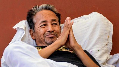 J&K: पेपर लीक के खिलाफ कारगिल में प्रदर्शन, सोनम वांगचुक और दूसरे एक्टिविस्ट के साथ दिखाई एकजुटता