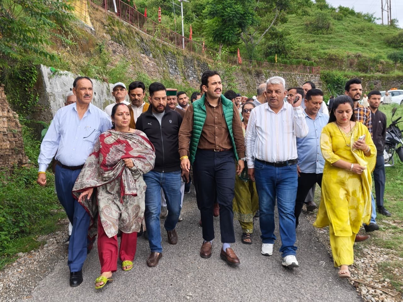 लोक निर्माण मंत्री ने कटासनी में निर्माणाधीन शूटिंग रेंज एवं इंडोर स्टेडियम का किया निरीक्षण
