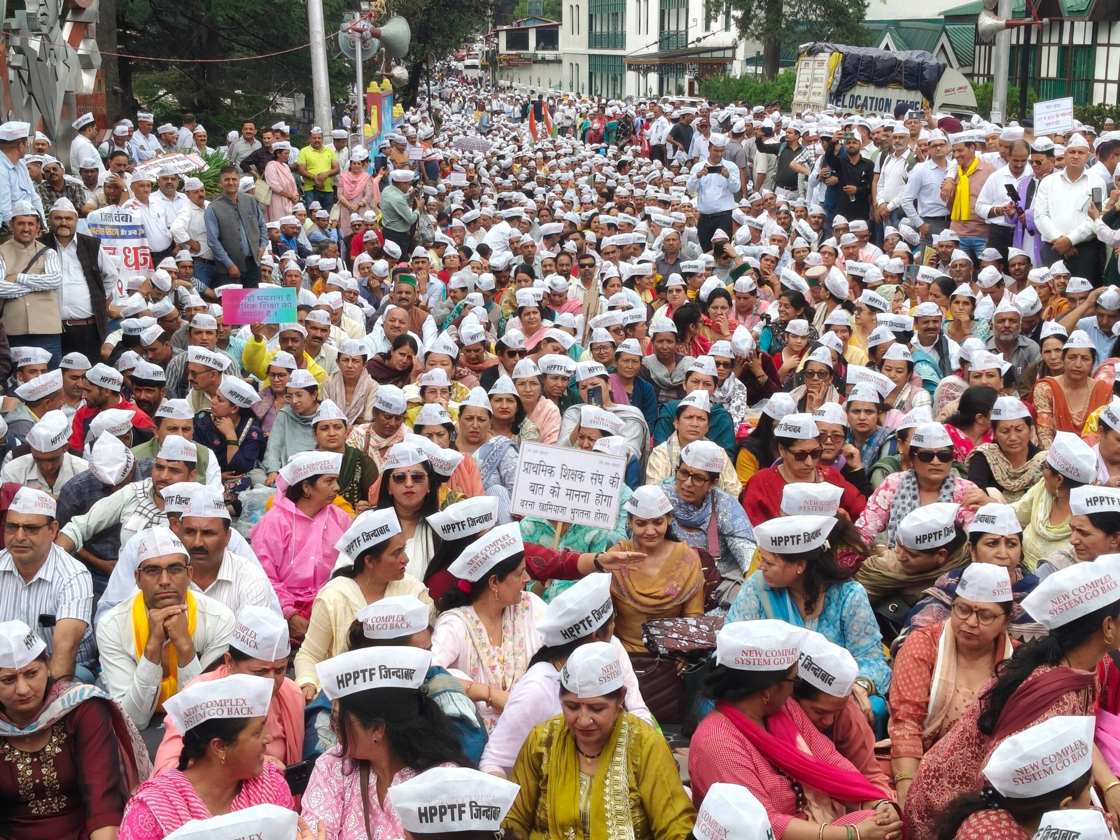 Himachal: न्यू कॉम्प्लेक्स सिस्टम के खिलाफ शिमला में गरजे प्राथमिक शिक्षक, CM से बेनतीजा रही वार्ता