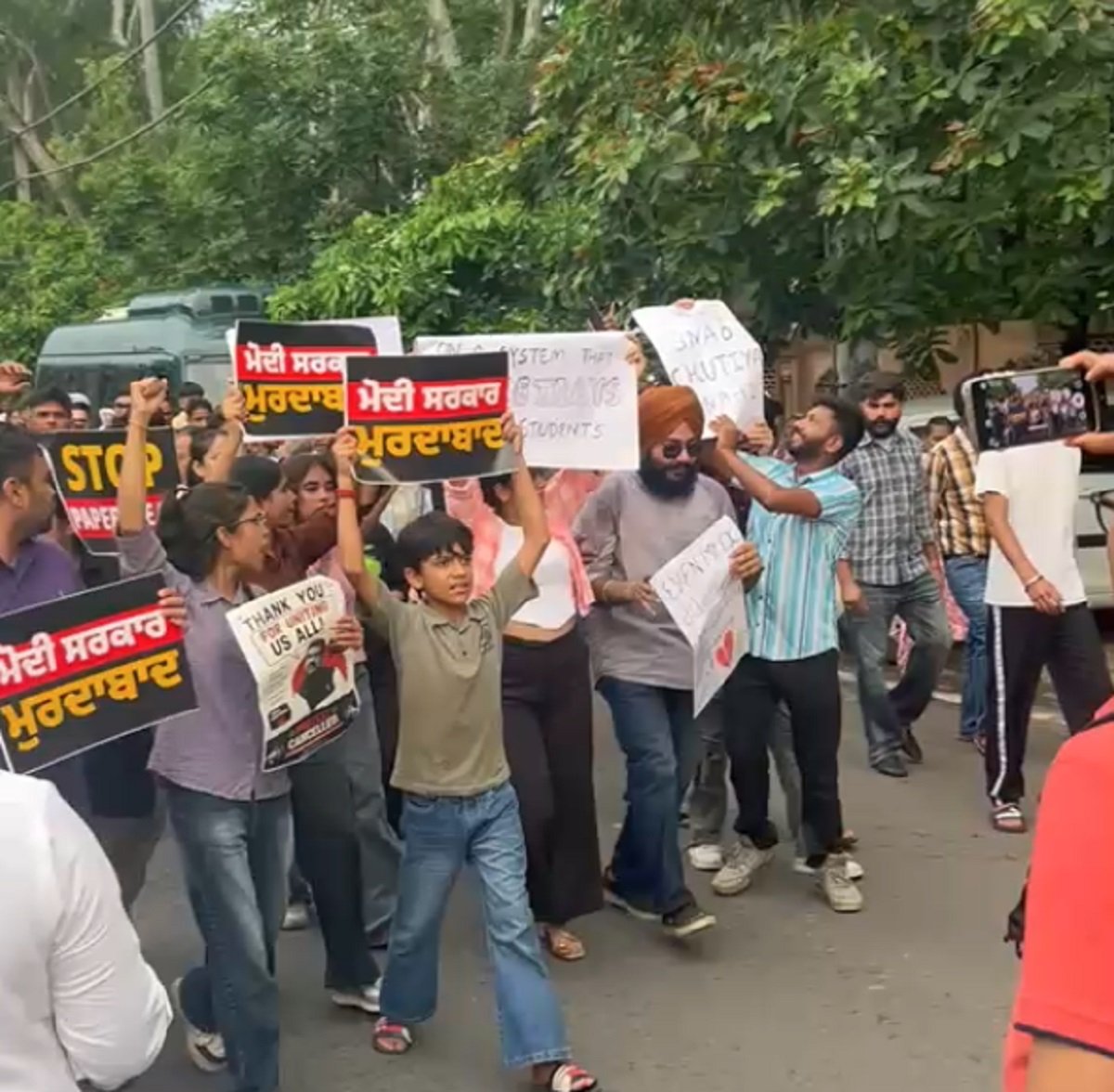अमृतसर में कांग्रेस पार्टी ने धर्मेंद्र प्रधान के इस्तीफे की मांग को लेकर किया विरोध प्रदर्शन