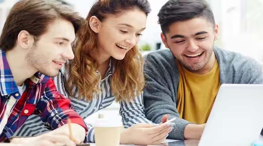 10वीं के बाद जल्दी नौकरी चाहिए तो करें ये डिप्लोमा कोर्स, कम समय में बना सकते हैं करियर