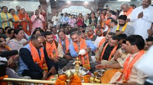Ayodhya Ram Mandir Row: मंत्रिमंडल और विधायकों के साथ राम मंदिर पहुंचे सीएम सुक्खू, भाजपा पर साधा निशाना