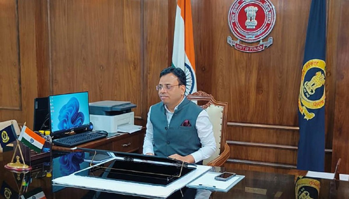 शहर में आवारा जानवरों को छोड़ने वालों पर होगी सख्त कार्रवाई, डिप्टी कमिश्नर अमित कुमार ने जारी किए निर्देश