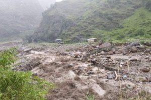 हिमाचल में मानसून का कहर जारी, समेज खड्ड में फिर आई बाढ़, कई सड़कें बाधित