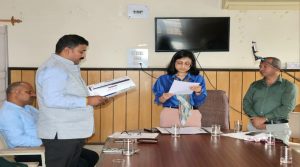नगर पंचायत करसोग के अध्यक्ष-उपाध्यक्ष के लिए शपथ समारोह आयोजित, किशोर कुमार ने ली शपथ