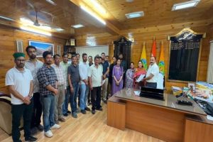 लाभ सिंह गुलेरिया हत्याकांड: जल शक्ति विभाग के कर्मचारियों ने की SP और ADC से मुलाकात, दोषियों की जल्द गिरफ्तारी की रखी मांग