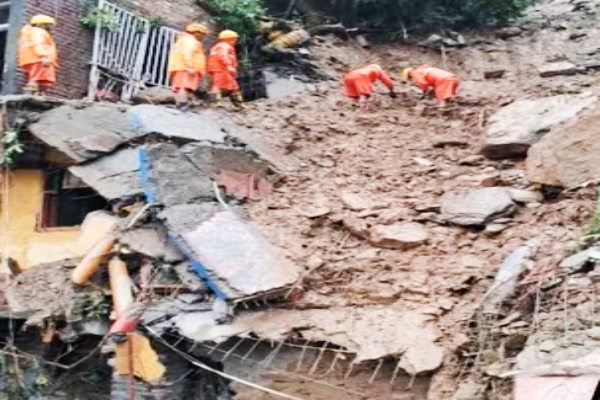 Himachal Weather: कुल्लू की मणिकर्ण घाटी में भूस्खलन, 50 आशियानों में मंडराया खतरा