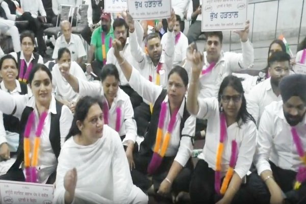 LADC पॉलिसी के खिलाफ वकीलों का संघर्ष जारी, लुधियाना बार एसोसिएशन के वकील भूख हड़ताल पर बैठे