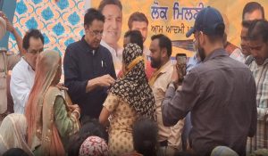 लोक मिलनी के तहत बंगला बस्ती पहुंचे MLA गुप्ता
