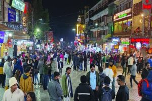 Manali Tourism: वीकेंड पर मनाली में उमड़े पर्यटक, दो दिनों में पहुंचे करीब 3,000 वाहन