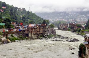 उत्तराखंड और हिमाचल में कुदरत का कहर, तेज बारिश और भूस्खलन से 300 से ज्यादा सड़कें बंद, कई इलाकों का संपर्क टूटा