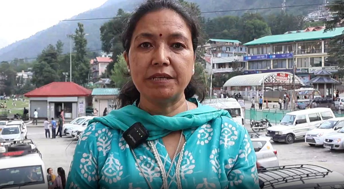 कुल्लू शहर में खुले में कूड़ा फेंकने वाले लोगों के अब होंगे चालान, नगर परिषद उपाध्यक्ष शालिनी ने दी चेतावनी