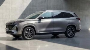 1200 KM तक की ड्राइविंग रेंज देने वाली प्लग-इन हाइब्रिड SUV की होगी एंट्री, जानिए किन मॉडलों पर टिकी हैं निगाहें