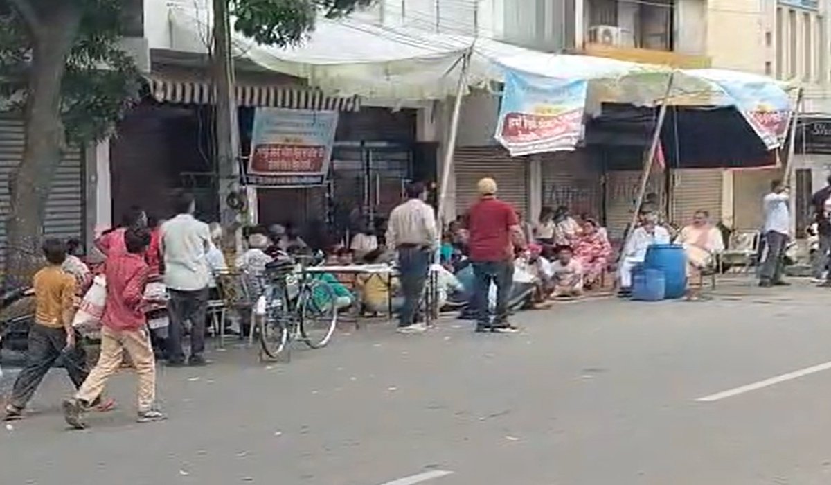 Jalandhar: गुरु नानकपुरा ROB के विरोध में लोगों का प्रदर्शन, मार्केट की बंद