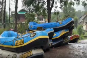 व्यास नदी का जलस्तर बढ़ने से रिवर राफ्टिंग पर लगी अस्थाई रोक, पर्यटकों की सुरक्षा को देखते जारी किया आदेश