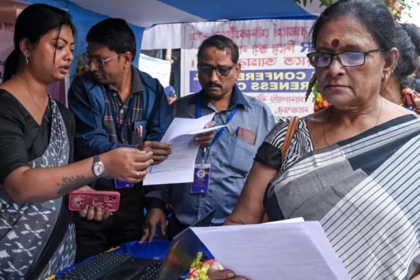 SIR फॉर्म जमा कराने का अंतिम सप्ताह, गर्मी और बेरुखी आ रही आड़े