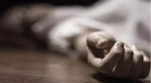 महिला की संदिग्ध हालात में मौत; बेटियों ने पिता पर जताया हत्या का शक