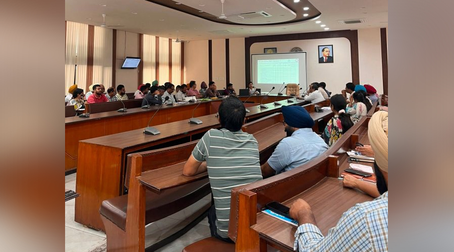 जनगणना-2027: लुधियाना में डिजिटल जनगणना को लेकर अधिकारियों को दिया गया प्रशिक्षण