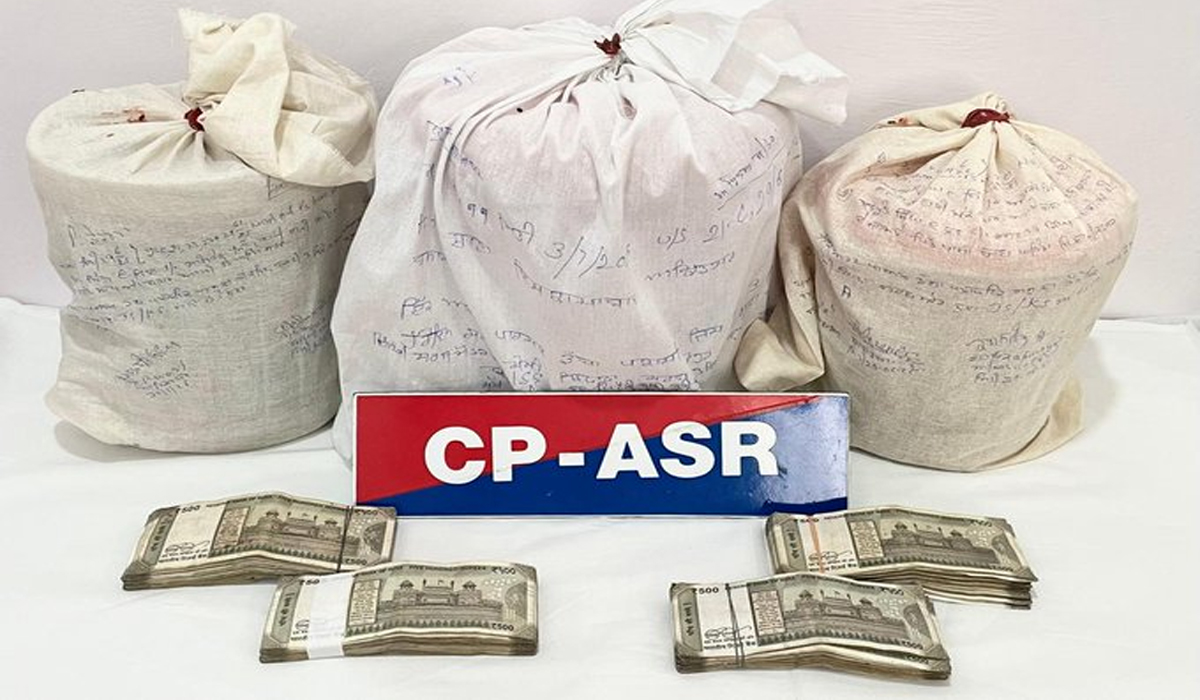 अमृतसर पुलिस की बड़ी कार्रवाई: 8.378 किलो हेरोइन और ड्रग मनी सहित 2 तस्कर गिरफ्तार
