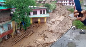 रेड अलर्ट के बीच कहर बनकर बरसा मानसून ; कांगड़ा में बादल फटा, 6 घर बहे